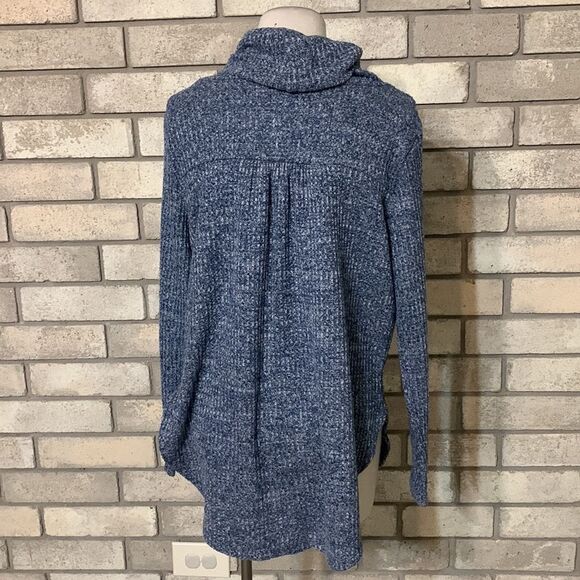 3for$20 sweater medium - Picture 3 of 4